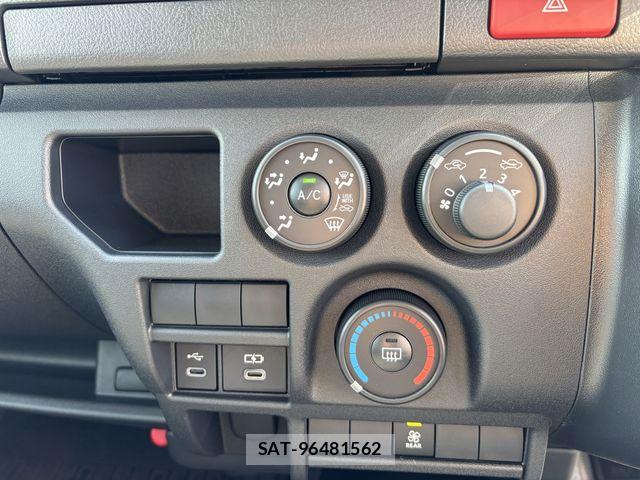 Toyota HIACE VAN 2026-03 7021774-20