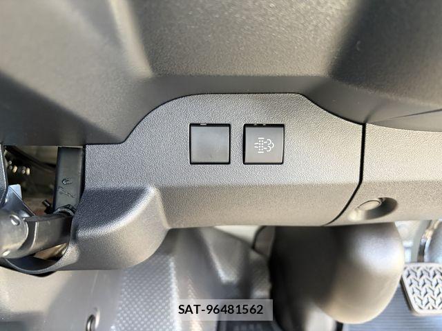Toyota HIACE VAN 2026-03 7021774-24
