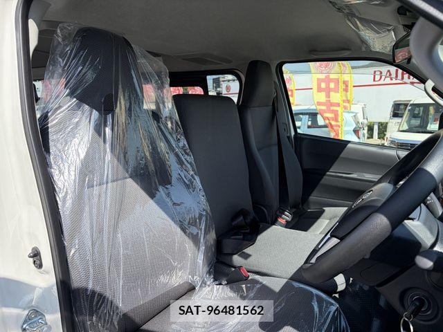 Toyota HIACE VAN 2026-03 7021774-25