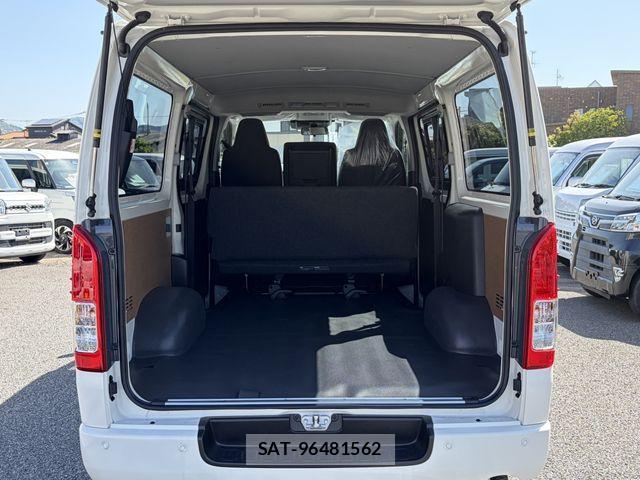 Toyota HIACE VAN 2026-03 7021774-26