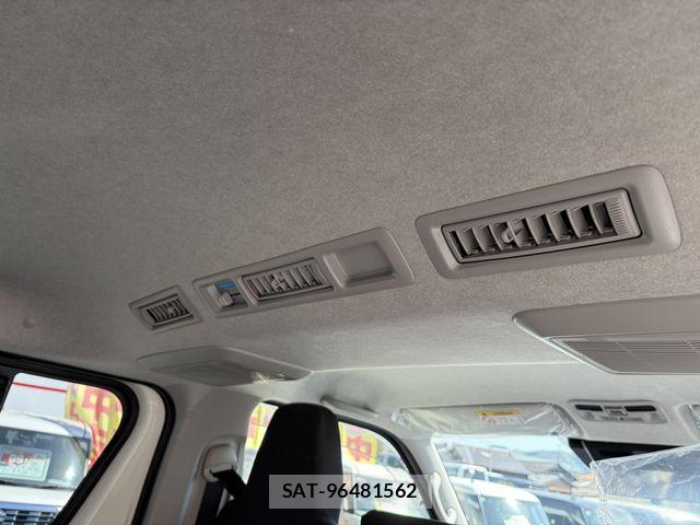 Toyota HIACE VAN 2026-03 7021774-27