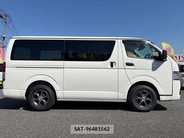 Toyota HIACE VAN 2026-03 7021774-3