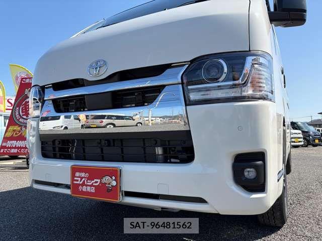 Toyota HIACE VAN 2026-03 7021774-8