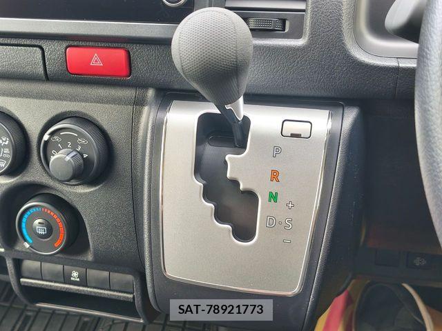 Toyota HIACE VAN 2026-05 7061088-11
