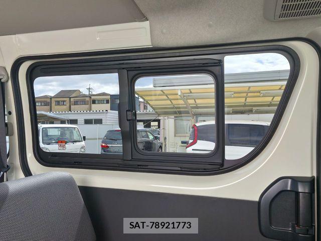 Toyota HIACE VAN 2026-05 7061088-17