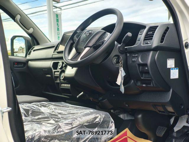 Toyota HIACE VAN 2026-05 7061088-4