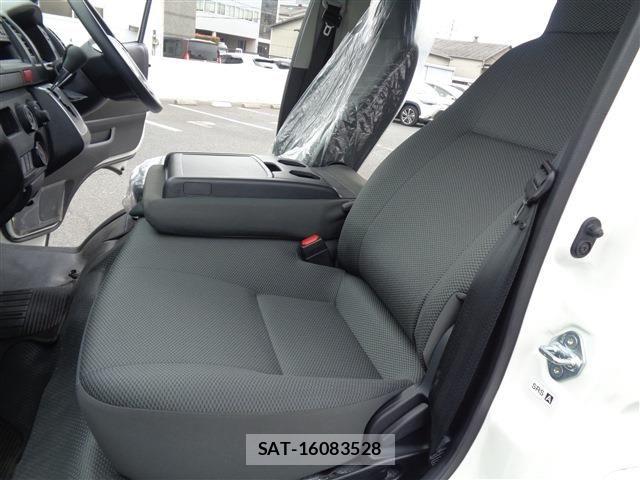Toyota HIACE VAN 2025-12 7226194-20