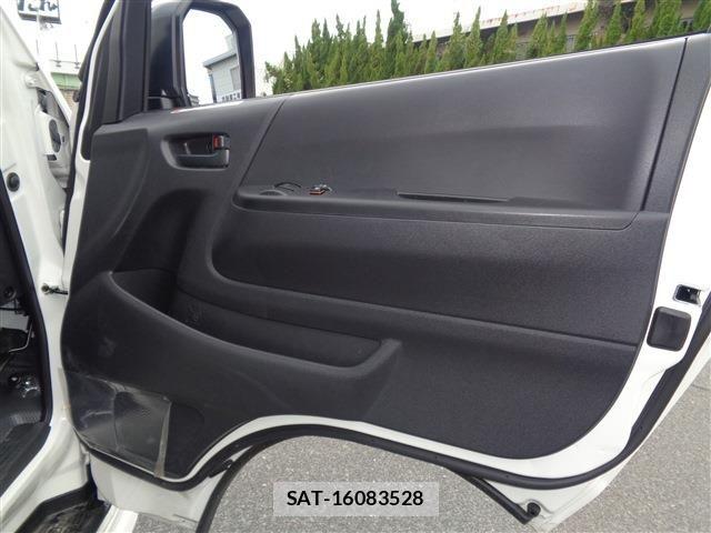 Toyota HIACE VAN 2025-12 7226194-23