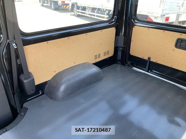 Toyota HIACE VAN 2024-08 7360191-11