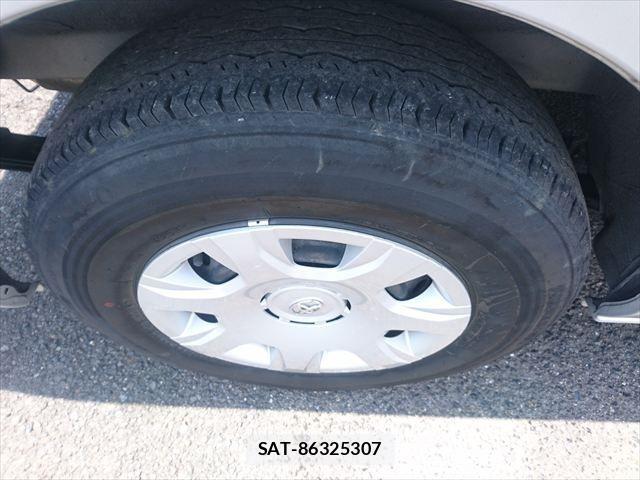 Toyota HIACE VAN 2020-06 7394543-17