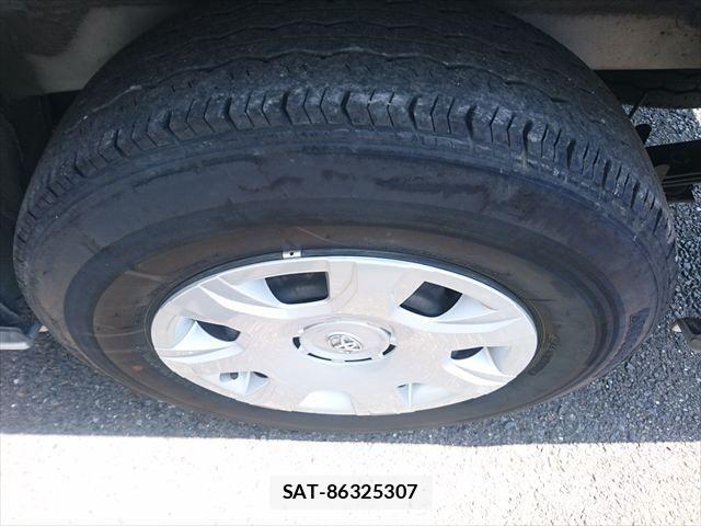 Toyota HIACE VAN 2020-06 7394543-18