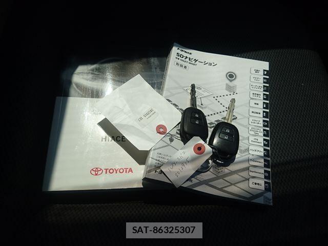 Toyota HIACE VAN 2020-06 7394543-20