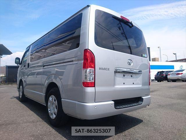 Toyota HIACE VAN 2020-06 7394543-2