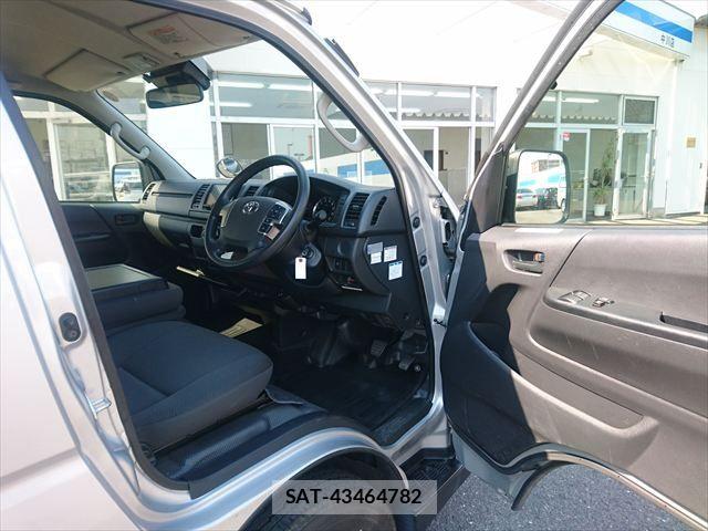 Toyota HIACE VAN 2021-11 7458444-1