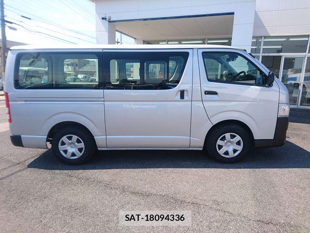 Toyota HIACE VAN 2021-11 7503279-9