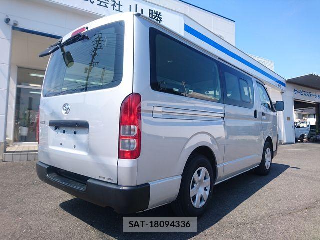 Toyota HIACE VAN 2021-11 7503279-3