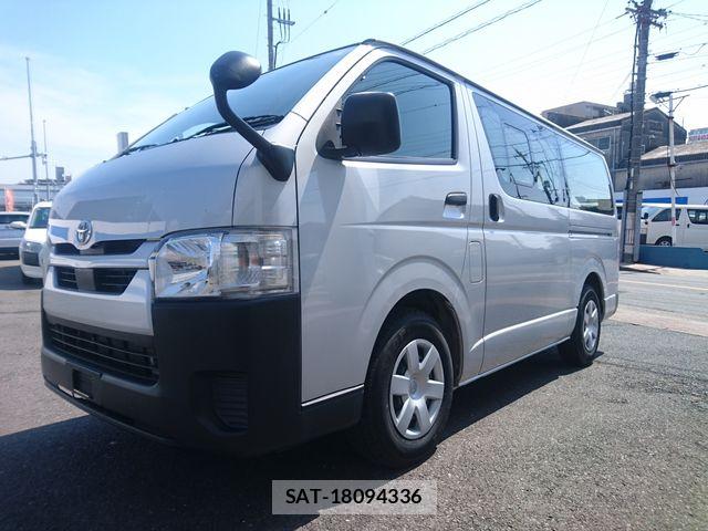 Toyota HIACE VAN 2021-11 7503279-4