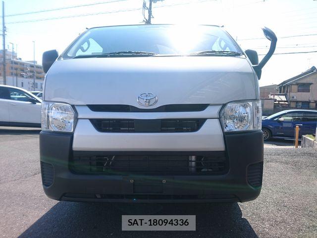 Toyota HIACE VAN 2021-11 7503279-6