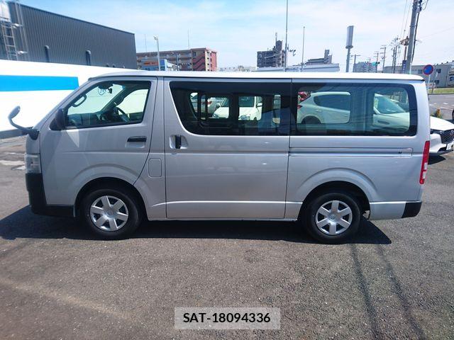 Toyota HIACE VAN 2021-11 7503279-8