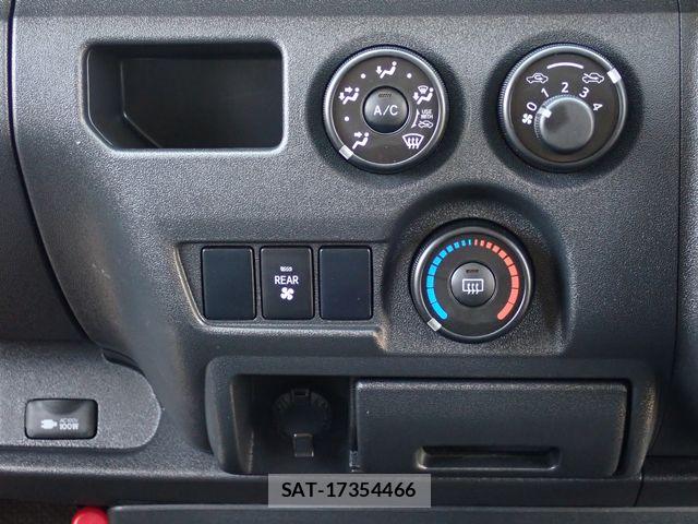 Toyota HIACE VAN 2025-03 7510283-12