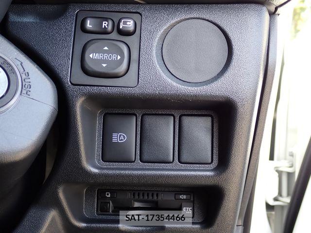 Toyota HIACE VAN 2025-03 7510283-15
