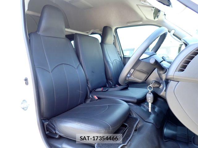 Toyota HIACE VAN 2025-03 7510283-20