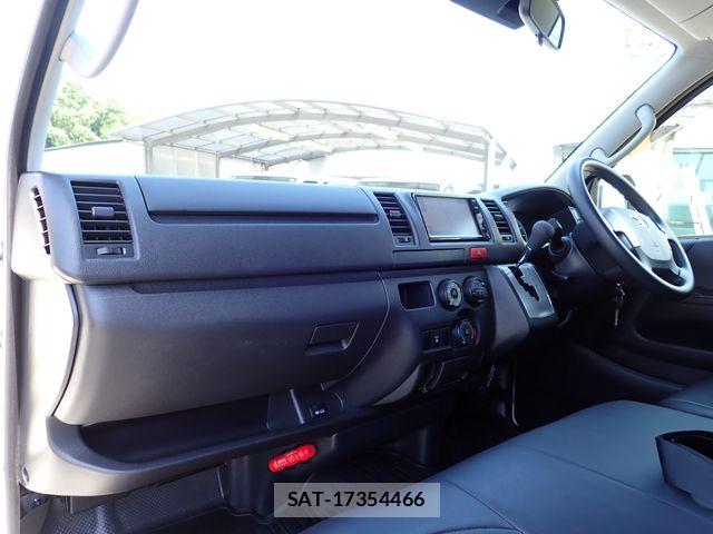 Toyota HIACE VAN 2025-03 7510283-21