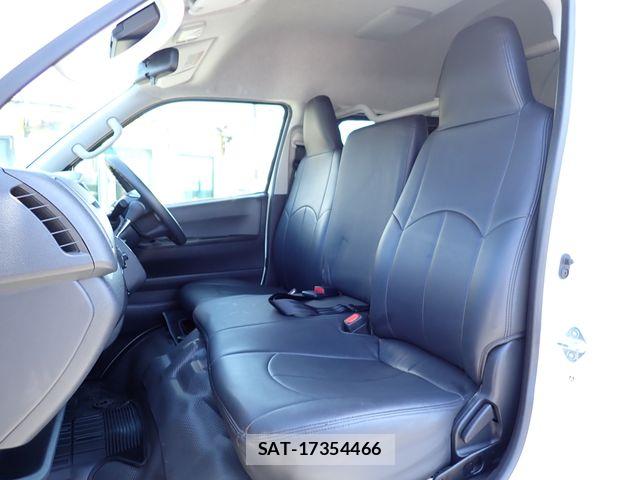 Toyota HIACE VAN 2025-03 7510283-22