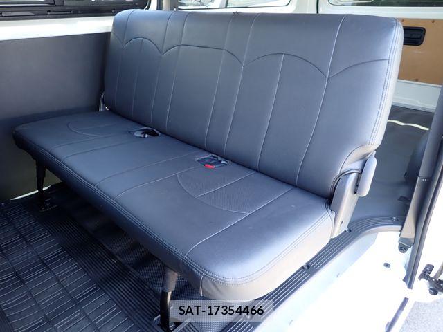 Toyota HIACE VAN 2025-03 7510283-24