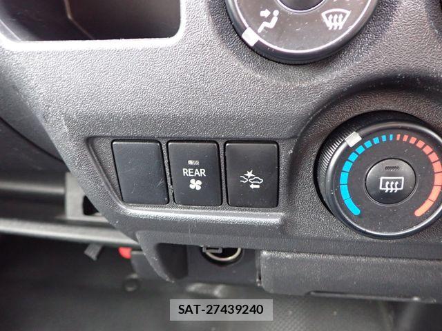 Toyota HIACE VAN 2020-06 8038786-17