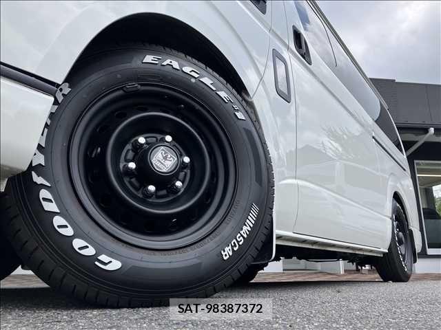 Toyota HIACE VAN 2022-12 8132702-9