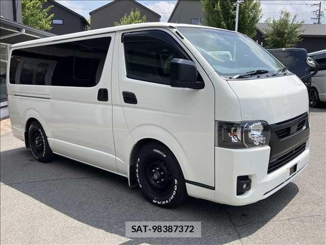 Toyota HIACE VAN 2022-12 8132702-10