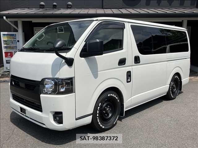 Toyota HIACE VAN 2022-12 8132702-11