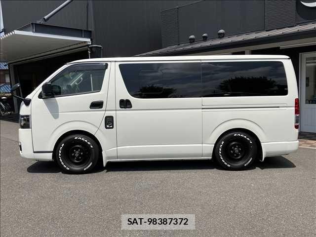 Toyota HIACE VAN 2022-12 8132702-13