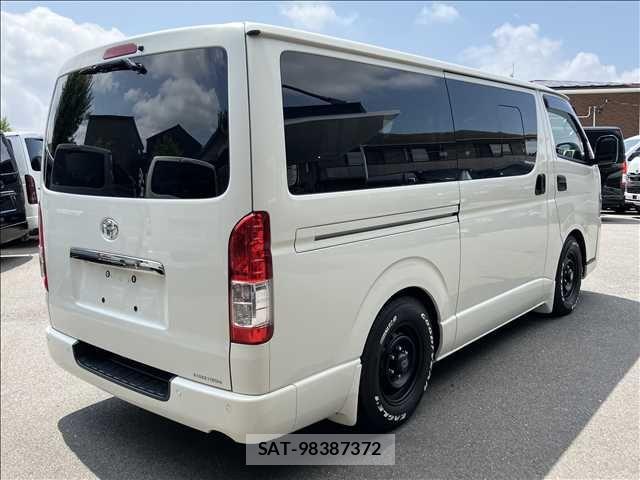 Toyota HIACE VAN 2022-12 8132702-14