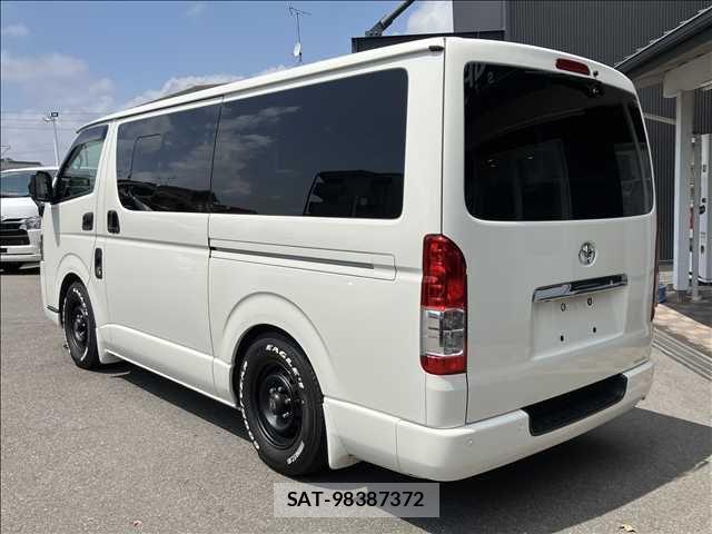 Toyota HIACE VAN 2022-12 8132702-15