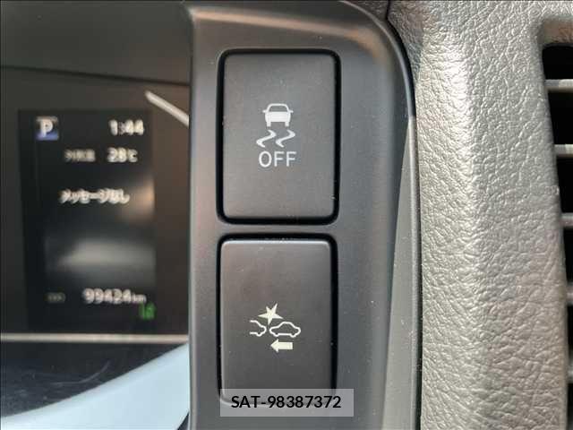 Toyota HIACE VAN 2022-12 8132702-16