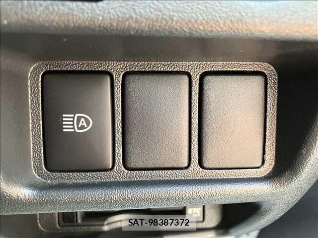 Toyota HIACE VAN 2022-12 8132702-18