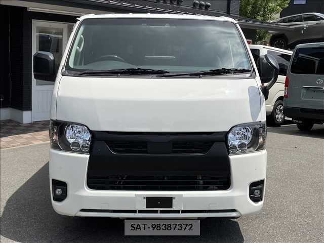 Toyota HIACE VAN 2022-12 8132702-1