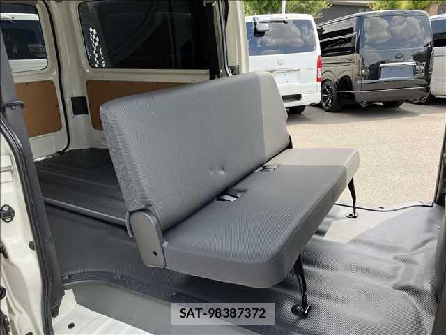 Toyota HIACE VAN 2022-12 8132702-7