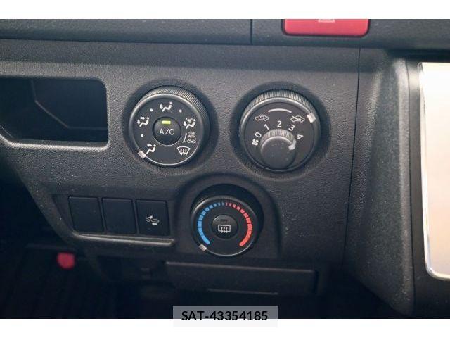 Toyota HIACE VAN 2021-06 8159404-15