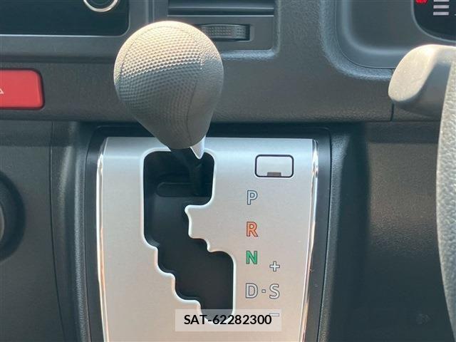 Toyota HIACE VAN 2026-07 8210699-21