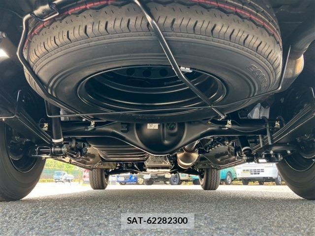 Toyota HIACE VAN 2026-07 8210699-25