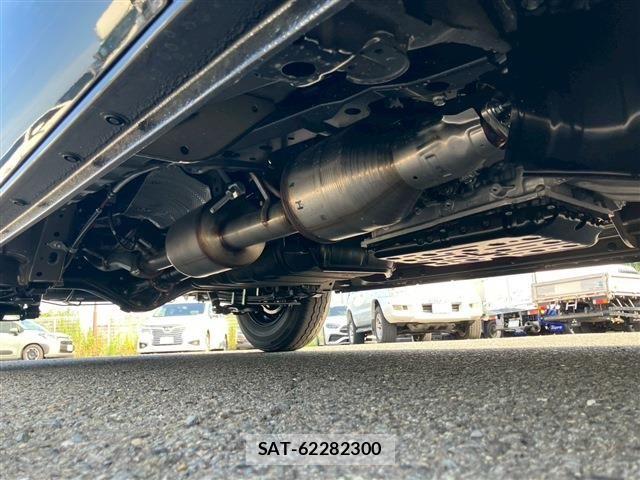 Toyota HIACE VAN 2026-07 8210699-26