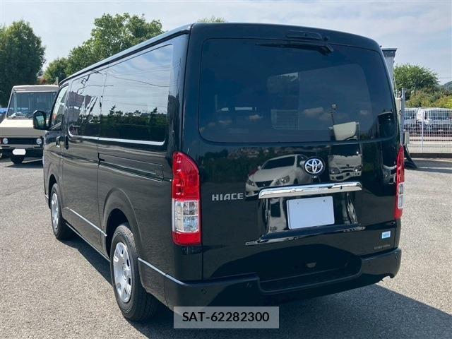 Toyota HIACE VAN 2026-07 8210699-6