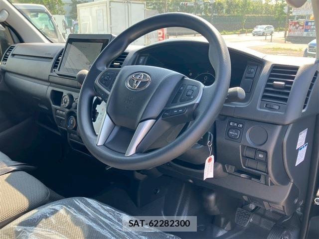 Toyota HIACE VAN 2026-07 8210699-8