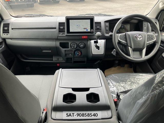 Toyota HIACE VAN 2026-07 8210698-10