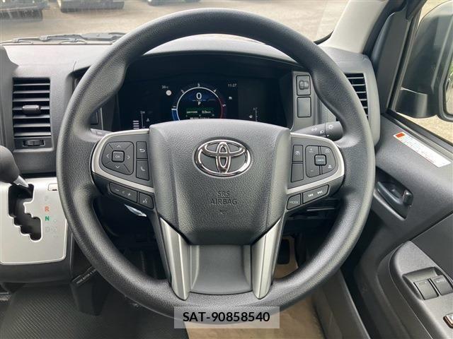 Toyota HIACE VAN 2026-07 8210698-11