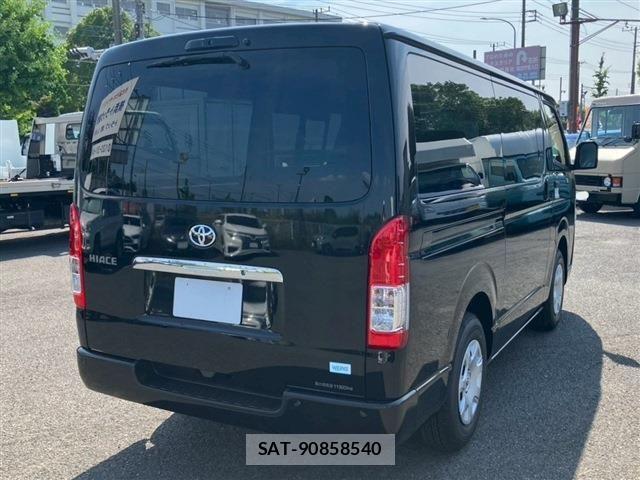 Toyota HIACE VAN 2026-07 8210698-4