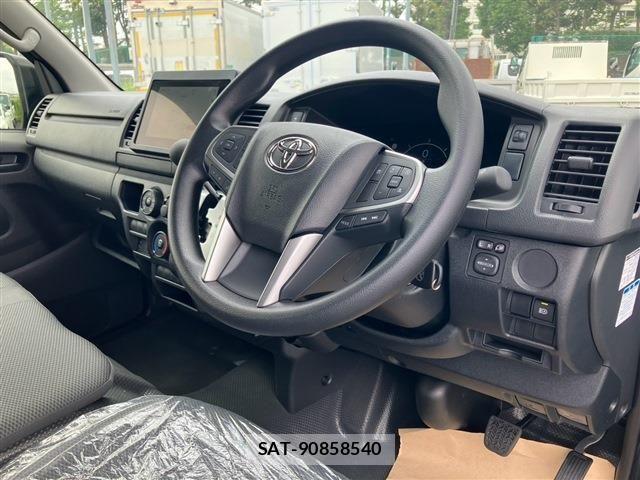 Toyota HIACE VAN 2026-07 8210698-8